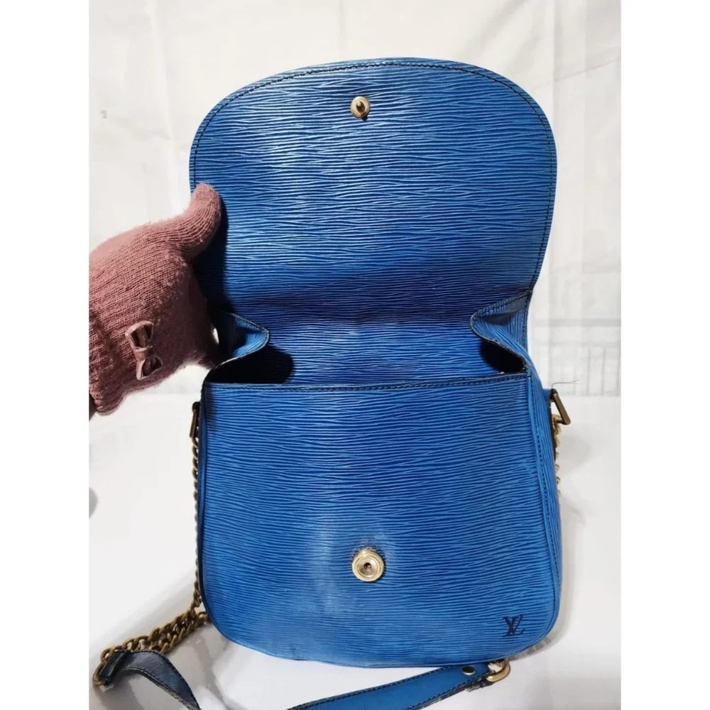 Authentic LOUIS VUITTON Epi Saint Cloud GM Shoulder Bag Blue